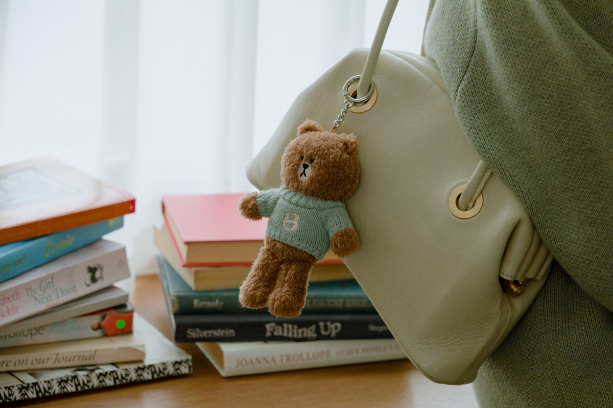 BY BROWN バッグチャームぬいぐるみ ブラウン | LINE FRIENDS